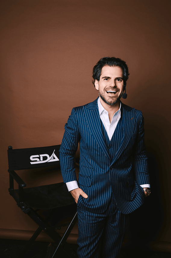 Samuel Pereira no escritório da SDA Holding