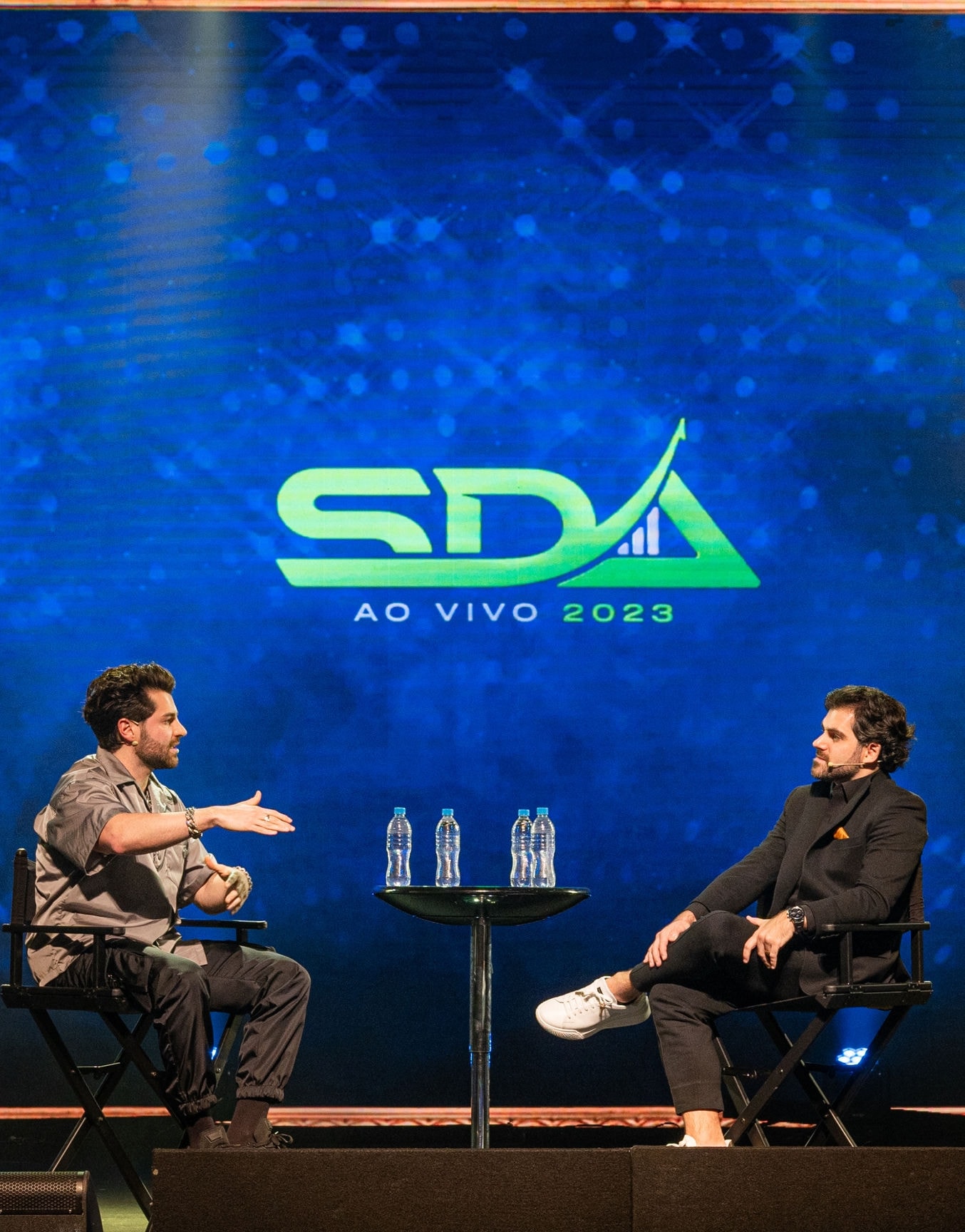 Samuel Pereira e DJ Alok em entrevista no palco do SDA Ao Vivo 2023, Segredos da Audiência